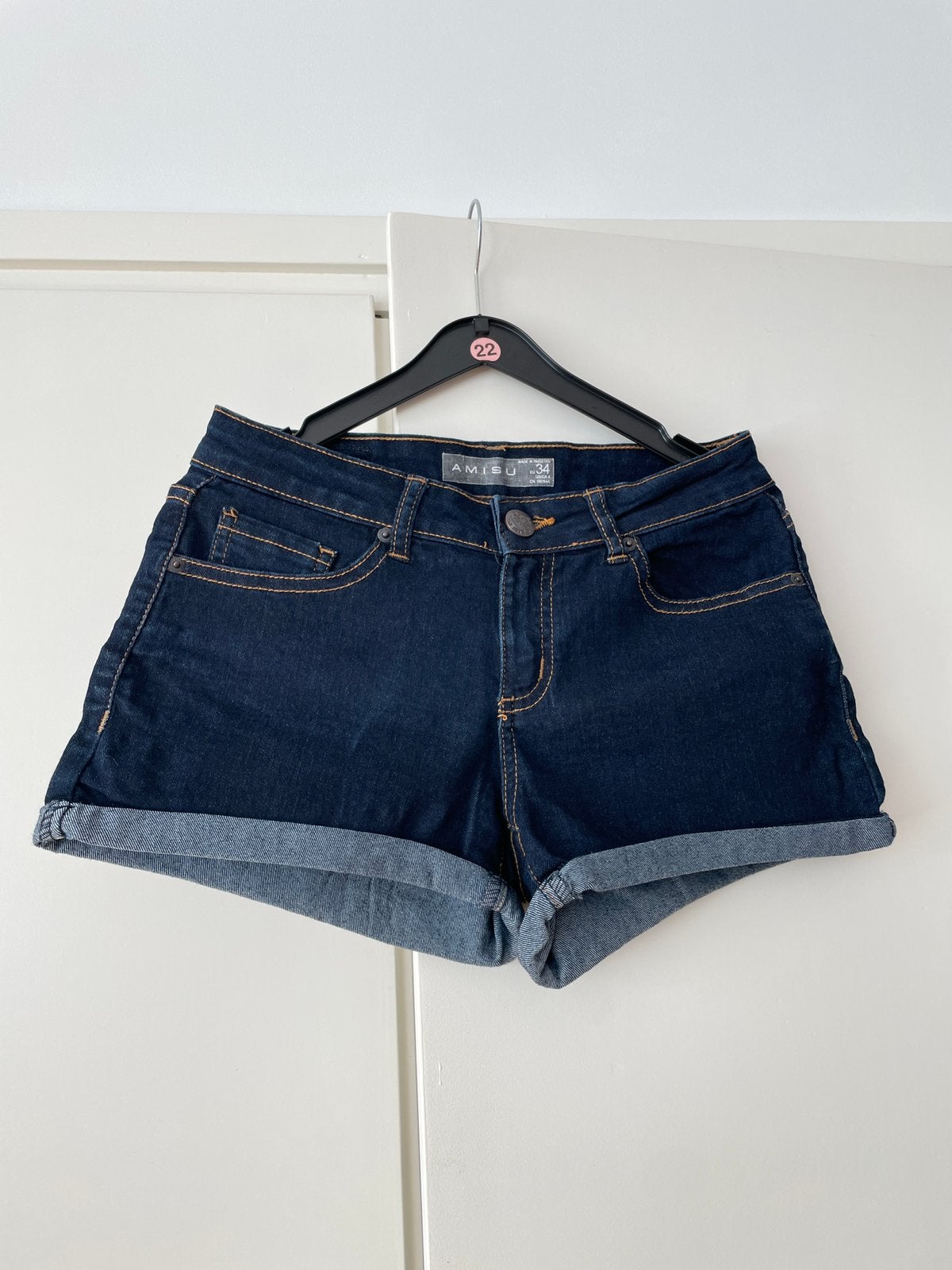 Blauw  korte spijkerbroek  , maat is 34  ,, Verzenden, Zo goed als nieuw, Blauw, W27 (confectie 34) of kleiner