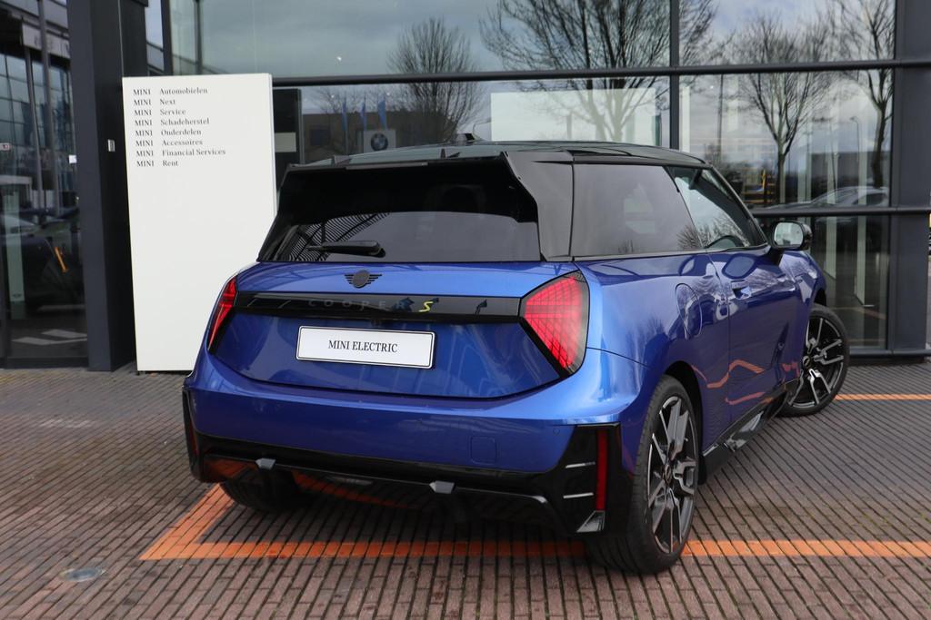 MINI 3-deurs Cooper SE | John Cooper Works Trim + Pakket L, Zwart, Met garantie (alle), Mini Electric, 315 min