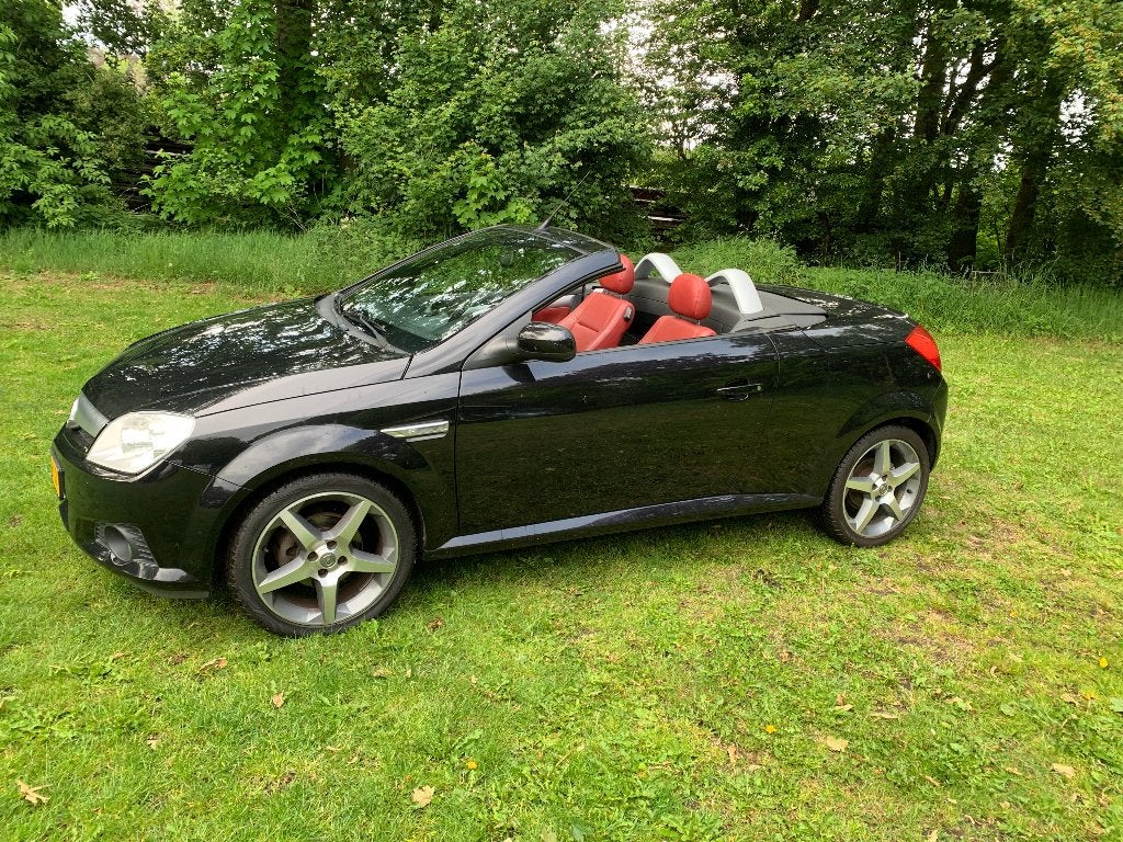 TIGRA 1.8 ORGINEEL NL 1E EIGENAAR 148328 KM BOEKJE+NAP NIEUW, 125 pk, 4 cilinders, 1796 cc, Zwart
