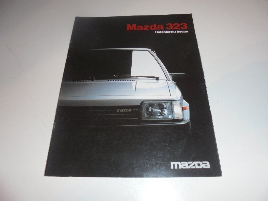 brochure Mazda 323 HB en Sedan  1985, Ophalen of Verzenden, Gelezen, Mazda