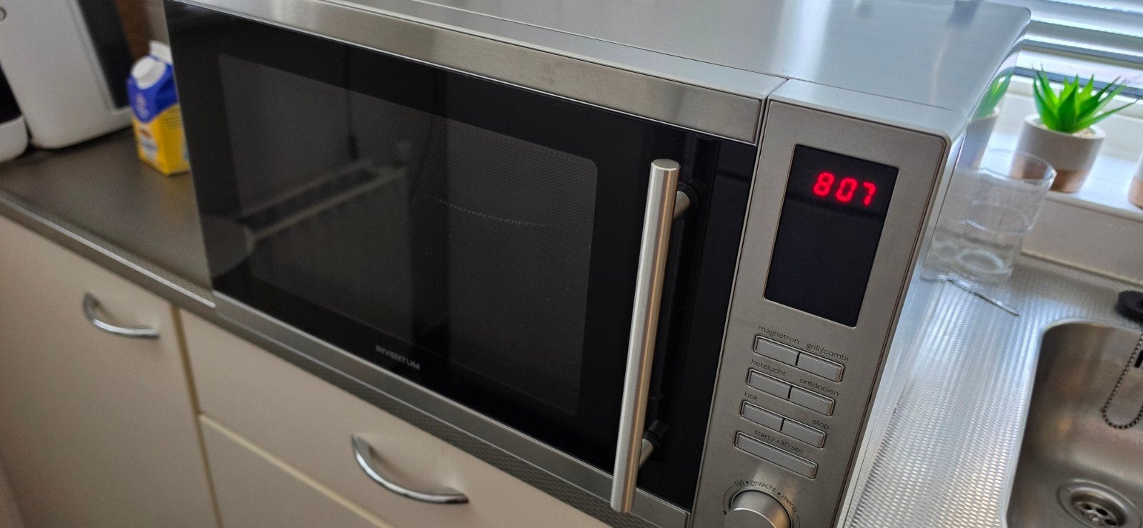 Mooie Inventum combimagnetron 25 liter inhoud., Witgoed en Apparatuur, Magnetrons, Ophalen, Combimagnetron, Grill, Zo goed als nieuw