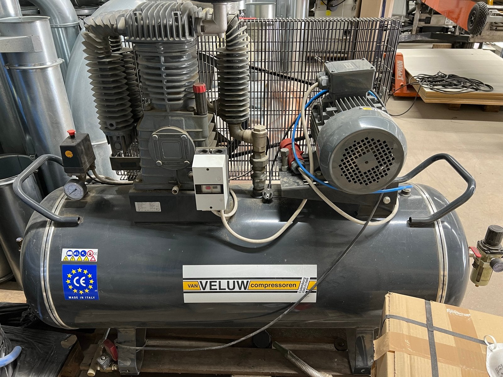 Van Veluw Compressor - Krachtige 400V Luchtcompressor, Ophalen, Gebruikt, 400 tot 800 liter/min, 10 bar of meer