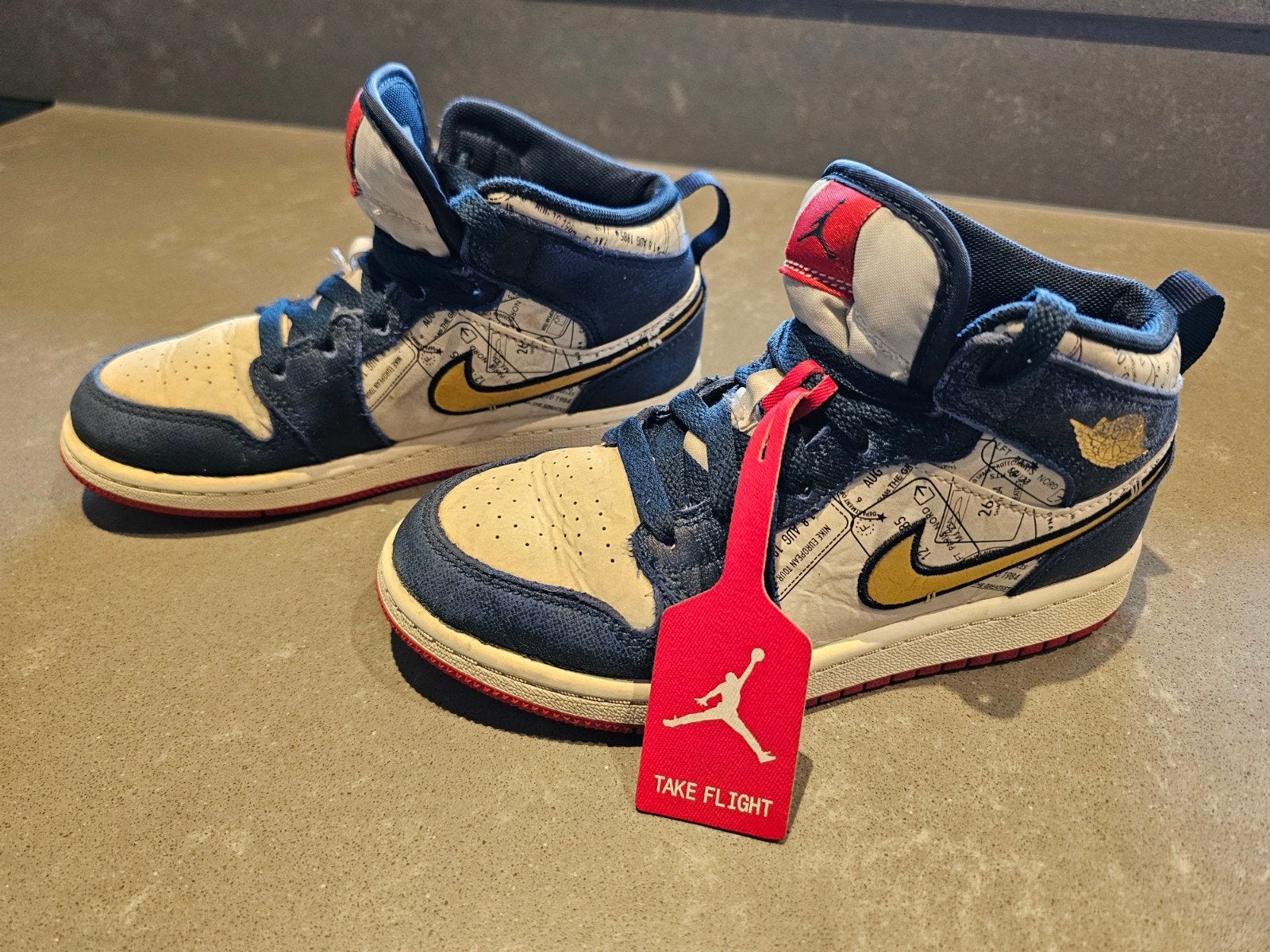 Nike Air Jordan sneakers maat 32 voor jongens, Kinderen en Baby's, Kinderkleding | Schoenen en Sokken, Nike Air Jordan, Verzenden