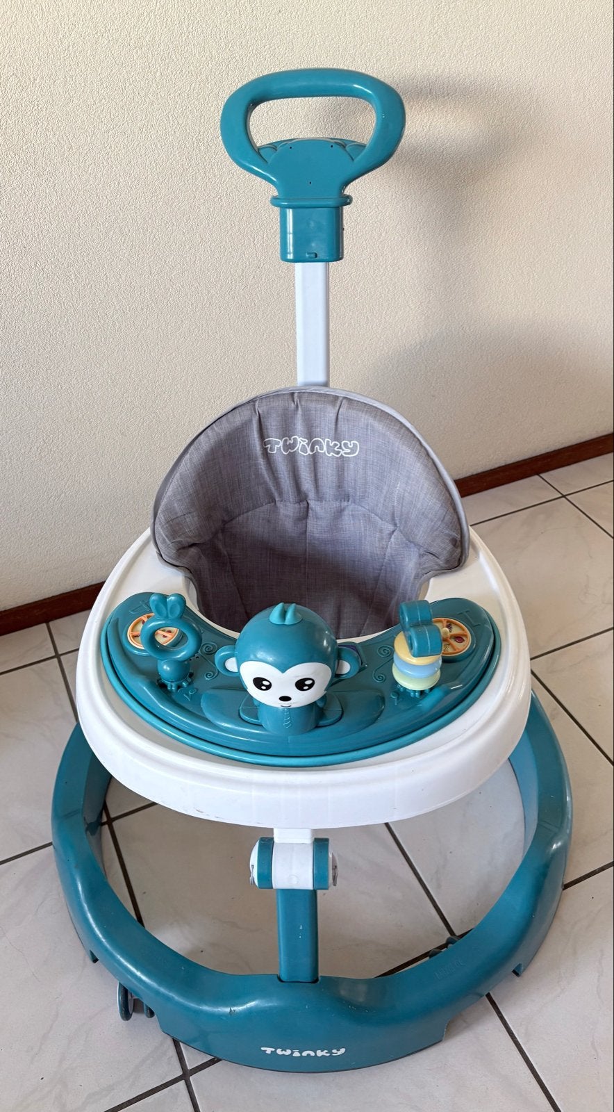 Twinky Babywalker loopstoeltje  met Duwstang en Speelgoed, Kinderen en Baby's, Overige Kinderen en Baby's, Ophalen, Zo goed als nieuw