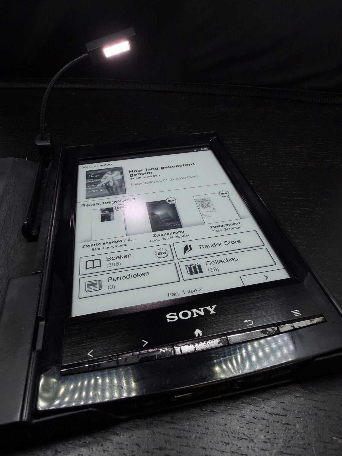 Sony Reader PRS-T1 met 369 boeken + hoes met lamp  Werkend, Computers en Software, E-readers, Gebruikt, Ophalen of Verzenden, 4 GB of minder
