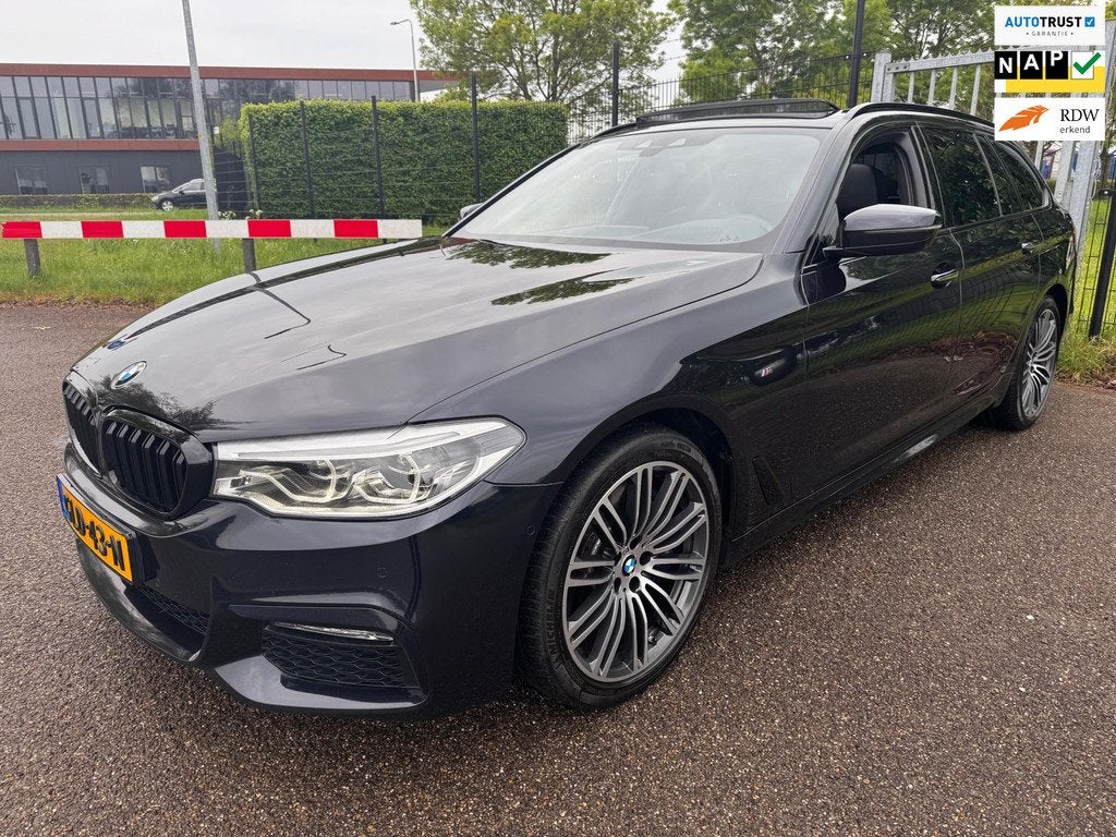 BMW 5-serie Touring 540i xDrive High Exe M-Sport Panodak Tre, Auto's, Automaat, Gebruikt, Euro 6, 2000 kg