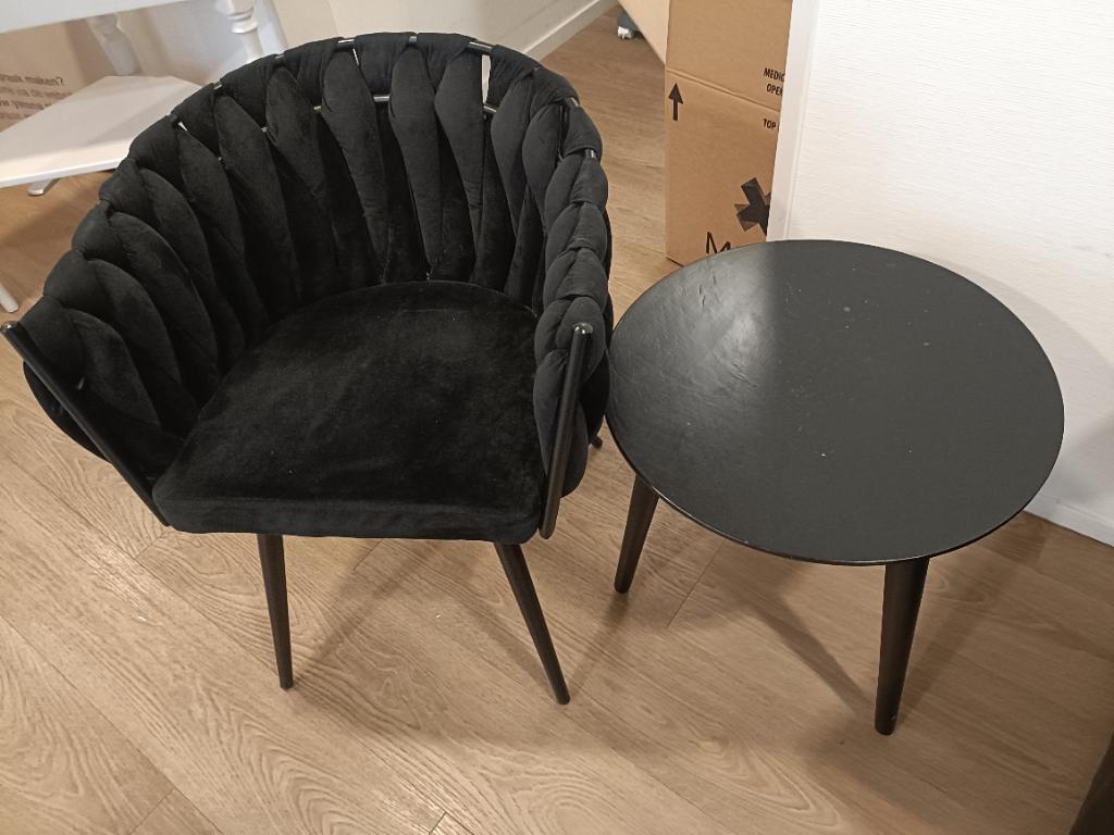 Stoel en tafeltje, Ophalen, Gebruikt, Zwart, Eén