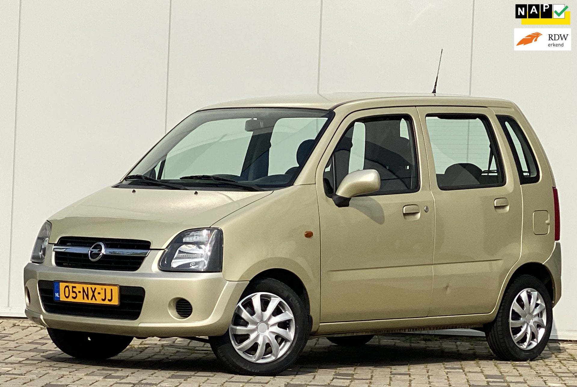 Opel Agila 1.2-16V Maxx NETTE AUTO NAP KILOMETERSTAND, Auto's, Voorwielaandrijving, Dealer onderhouden, Metallic lak, Bedrijf