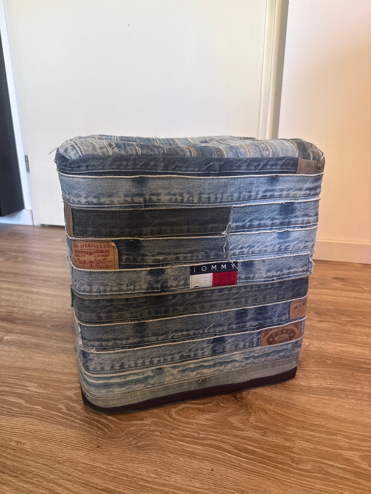 Unieke denim poef - Handgemaakt van gerecyclede jeans, Ophalen, Minder dan 50 cm, Gebruikt, Vierkant