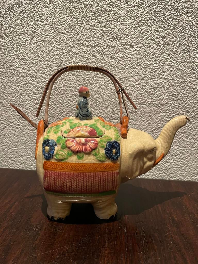 Vintage Aziatische Olifant Theepot met Man op Deksel, Ophalen of Verzenden