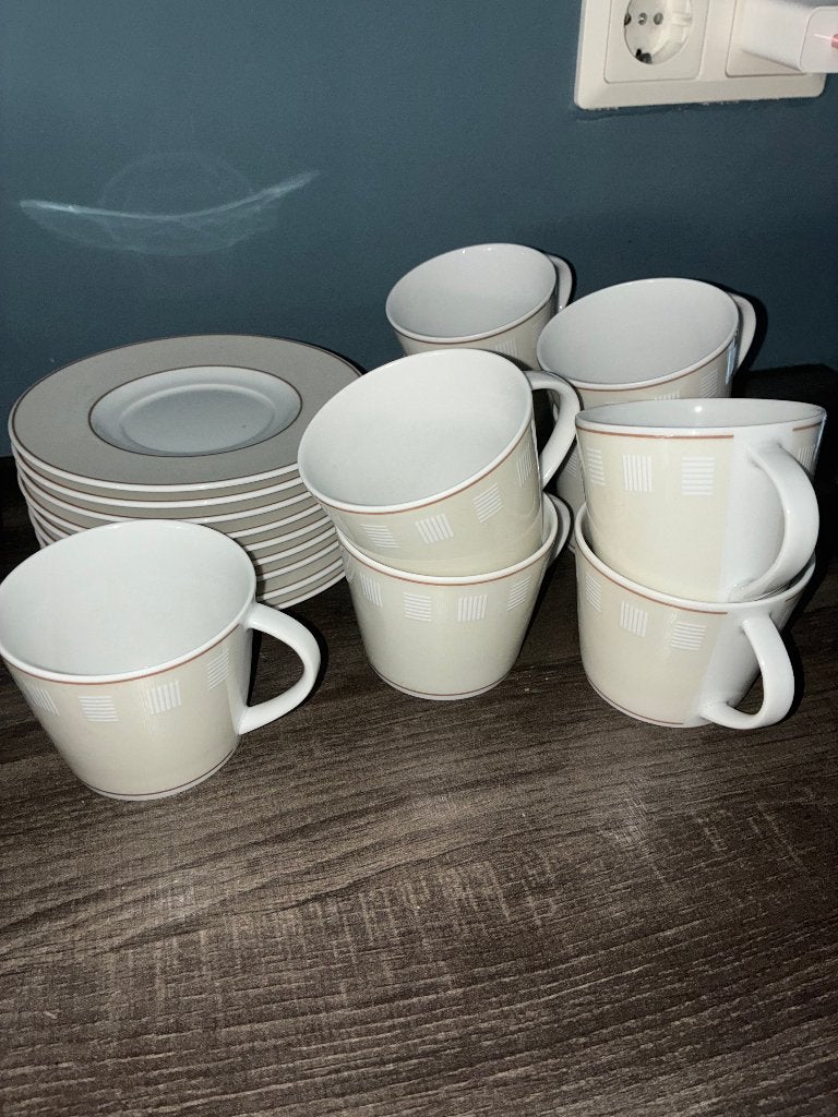 9x kop en schotel servies Sahara, Ophalen of Verzenden, Zo goed als nieuw, Overige stijlen, Kop(pen) en/of Schotel(s)
