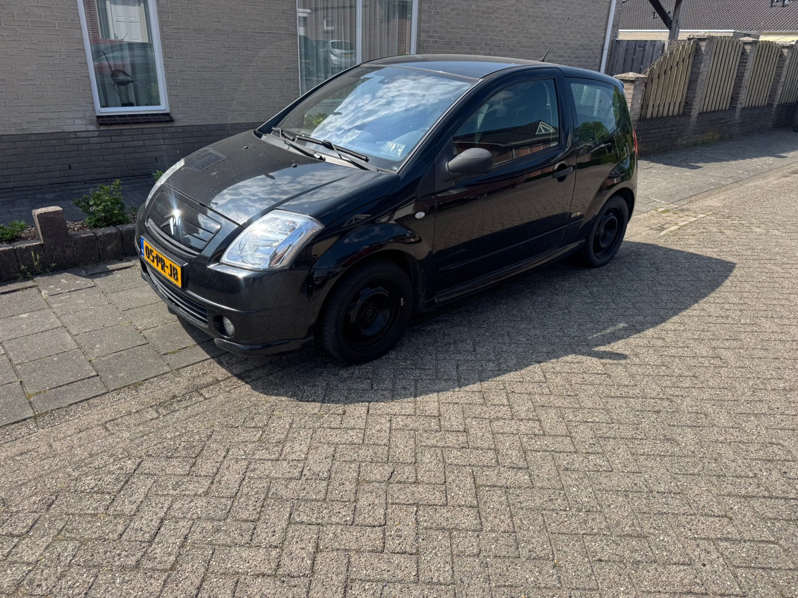 Citroën C2 1.4 I 2004 Zwart, Voorwielaandrijving, 450 kg, 4 cilinders, 4 stoelen