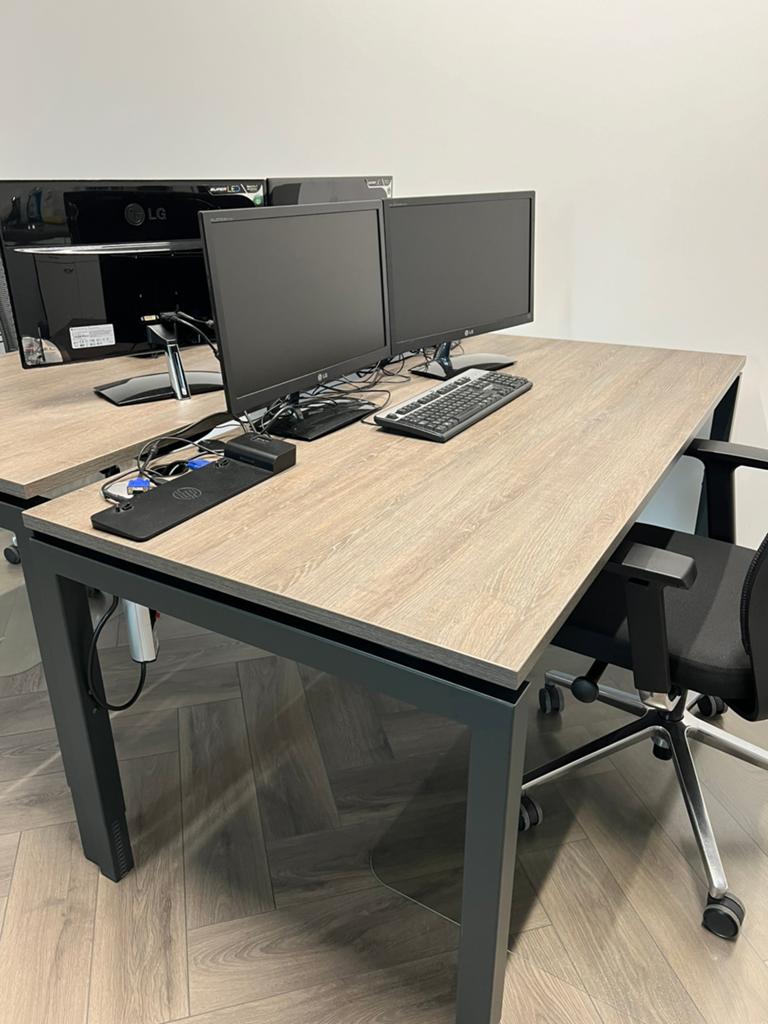 Kantoor compleet bureaus stoelen vergader tafel archief kast, Ophalen