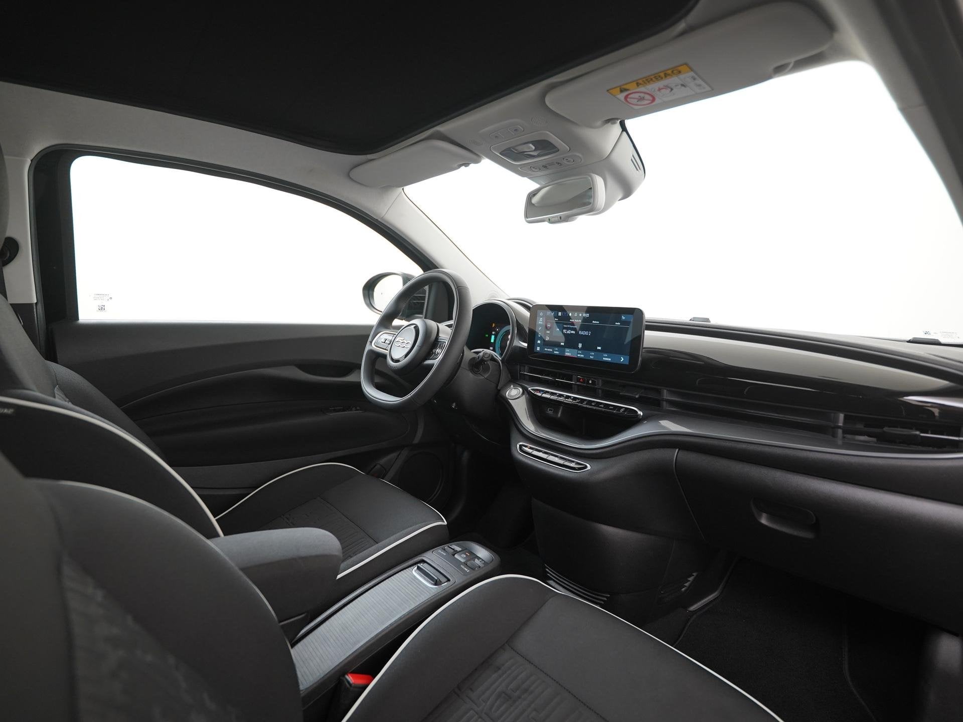 Fiat 500e C Icon 42 kWh | SOH 96% | Camera | Apple Carplay |, Auto's, Stof, Gebruikt, 118 pk, 4 stoelen