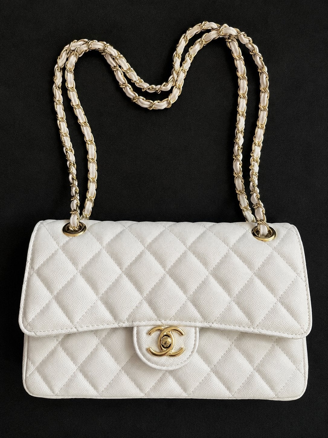 Wit caviar leren schoudertas – goudkleurige details, Ophalen of Verzenden, Zo goed als nieuw, Beige, Schoudertasje