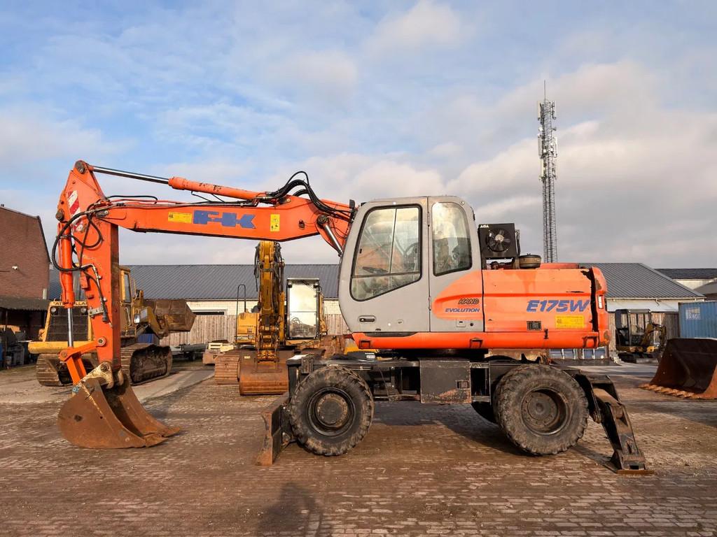 Fiat Kobelco E175W (bj 2003), Graafmachine