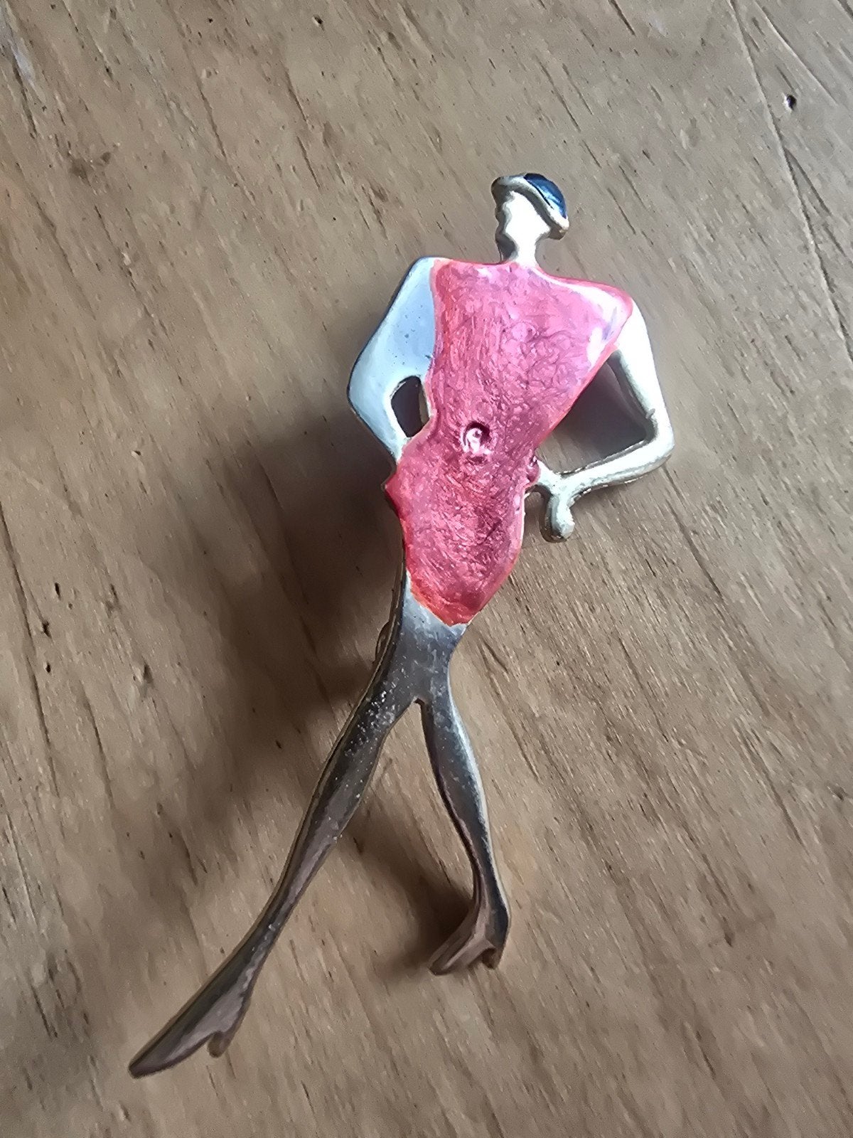 Vintage Broche 'Vrouw in Rode Jurk' - Uniek Design, Sieraden, Tassen en Uiterlijk, Broches, Overige materialen, Gebruikt, Ophalen of Verzenden