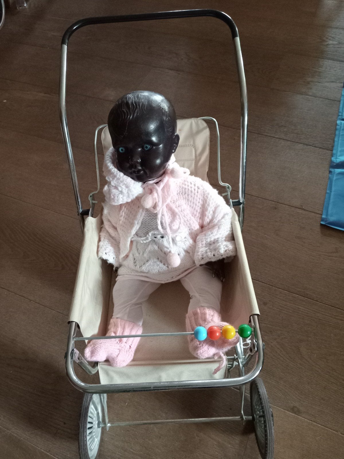 Vintage babypop met kinderwagen - Zwart, Ophalen of Verzenden, Gebruikt, Babypop