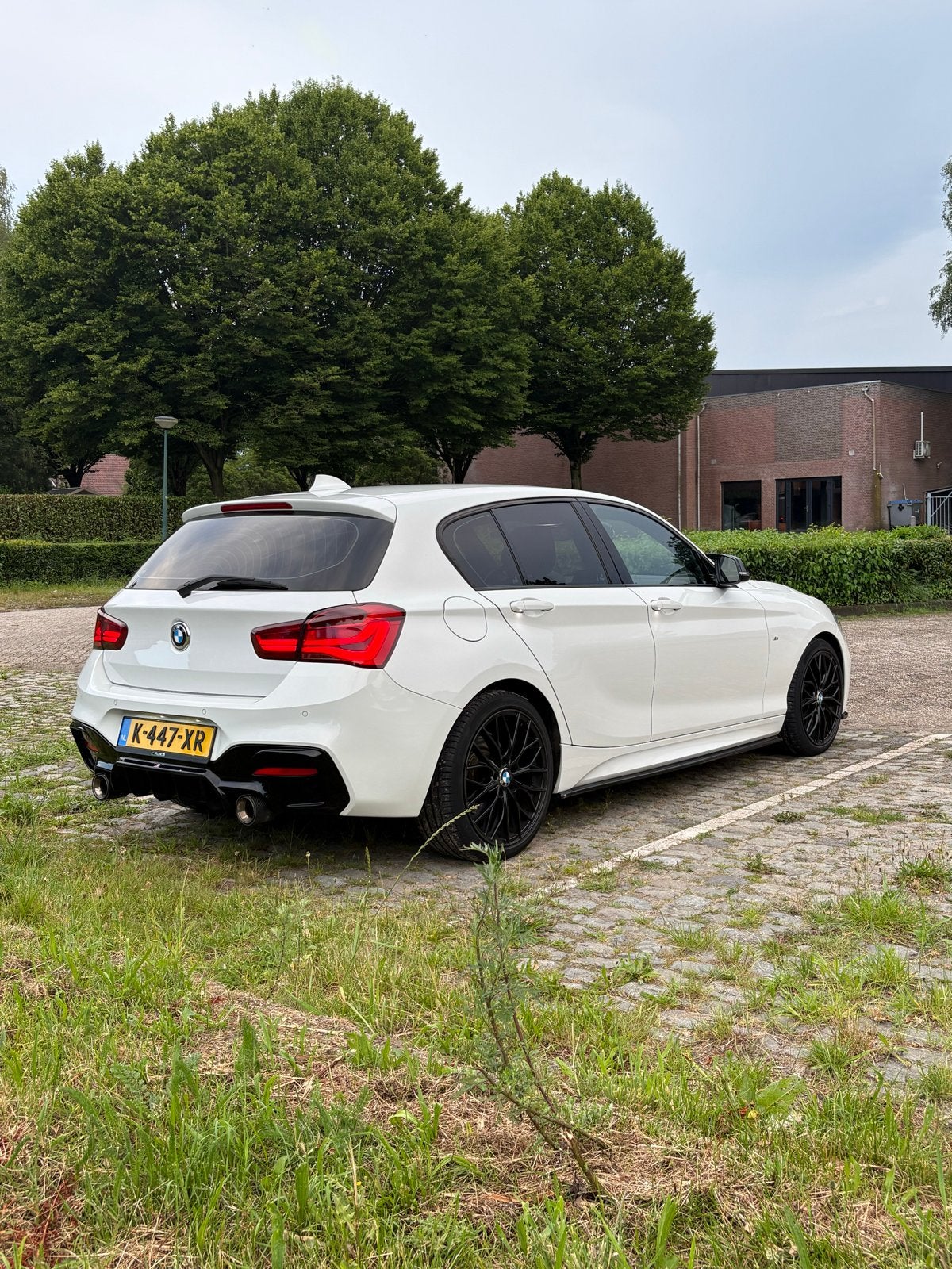 BMW 1-Serie 116i M140i look Maxton M pakket, Auto's, BMW, 1-Serie, Achterwielaandrijving, 1280 kg, Zwart