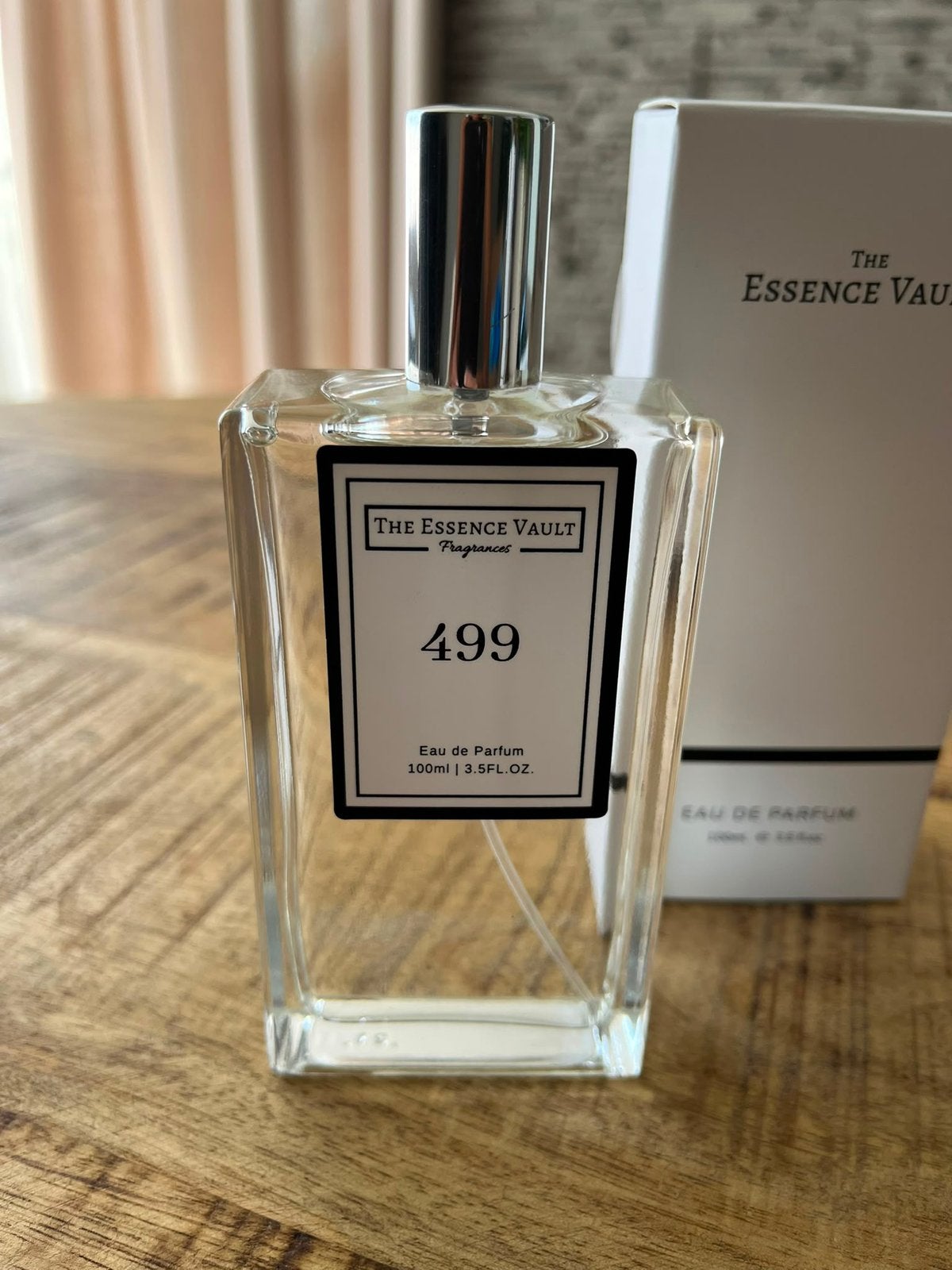 The Essence Vault 499, Ophalen of Verzenden, Zo goed als nieuw