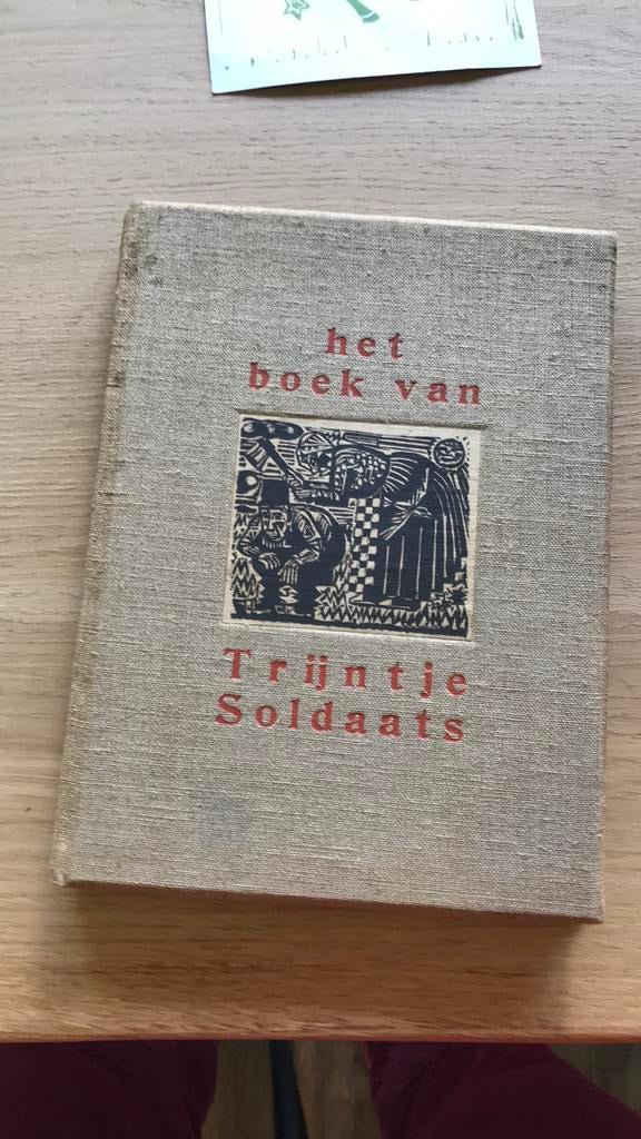 Gravures van Werkman in oud boek Trijntje Soldaats, Ophalen of Verzenden, Gelezen