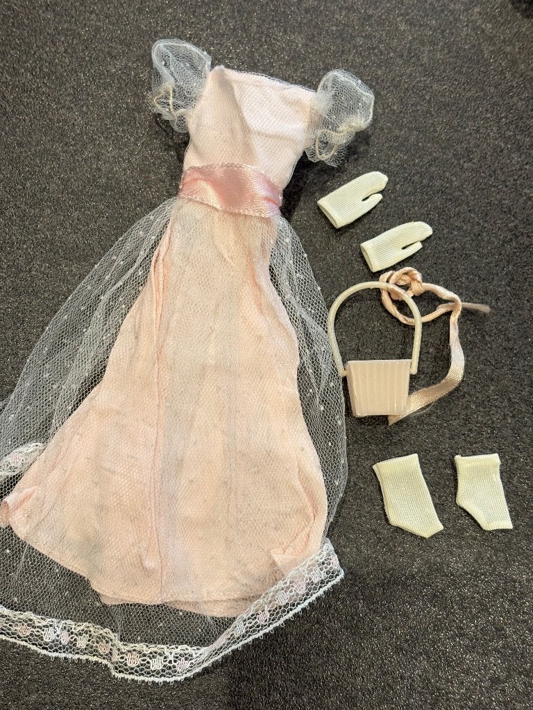 Vintage Barbie Skipper Junior Bridesmaid Dress, Ophalen of Verzenden, Gebruikt, Kleertjes
