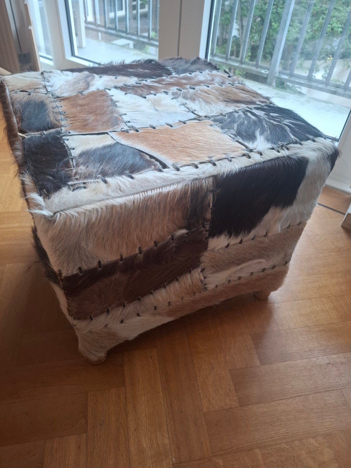poef, bijzettafel, nachtkastje  koeienhuid patchwork, Ophalen, Minder dan 50 cm, Rond, Minder dan 50 cm