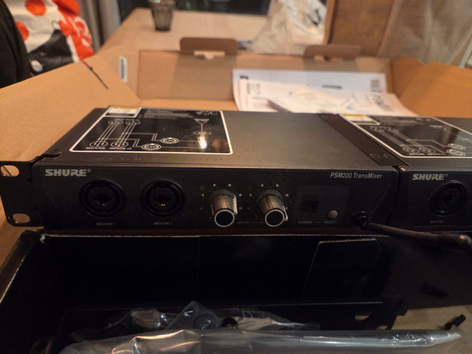 Shure PSM200 TransMixer - Draadloos In-Ear Monitor Systeem, Ophalen, Zo goed als nieuw, Minder dan 5 kanalen, Microfooningang
