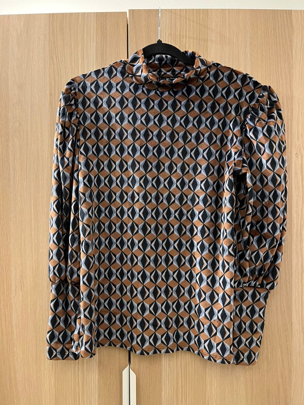 NIEUW! Fluwelen shirt met pofmouwen maat L, Kleding | Dames, Ophalen of Verzenden, Nieuw, Bruin, Lange mouw