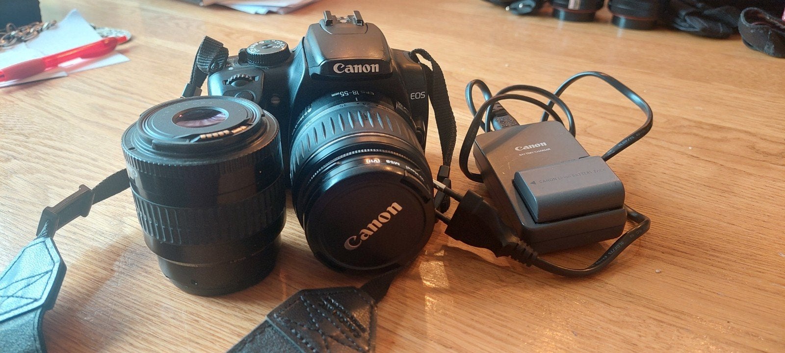 Canon EOS 400D met 2 lenzen, oplader, 2 accu's en tas, Gebruikt, Spiegelreflex, Canon, Cameratas