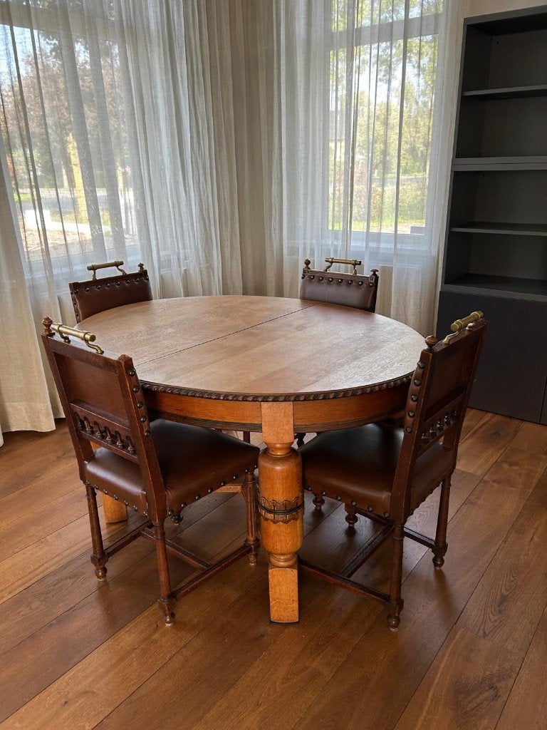 Antieke eettafel met 4 stoelen