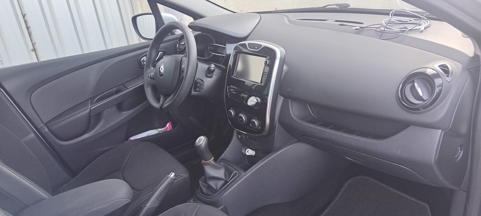 Renault Clio 1.5 DCI 66KW 5-DRS 2015 Grijs, Auto's, Voorwielaandrijving, 1046 kg, 4 cilinders, 96 €/maand