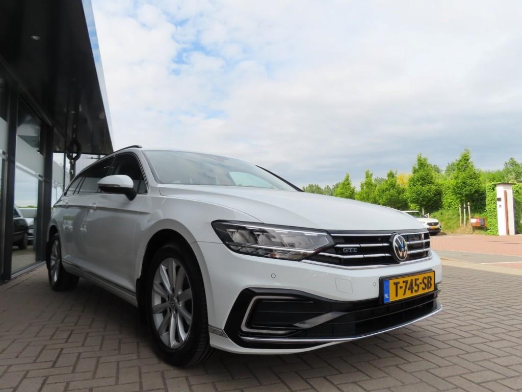 Volkswagen PASSAT 1.4 TSI PHEV GTE Business Ecc Navi Led Tre, Automaat, 4 cilinders, 157 pk, Wit