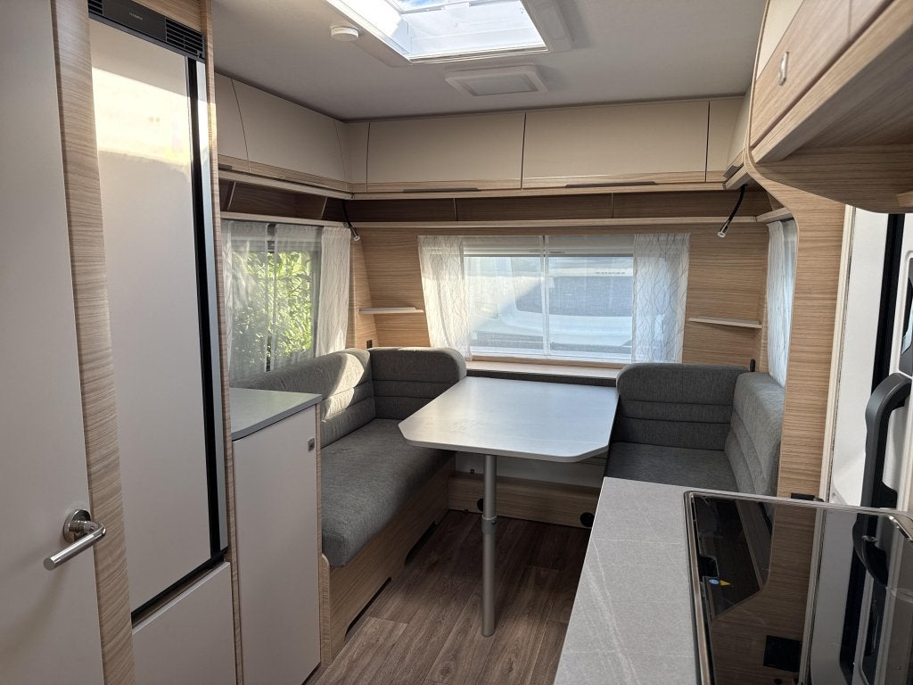 Fendt Bianco Activ 515 SGE Model 2027, Caravans en Kamperen, Standaardzit, Serviceluik, Bedrijf, 1250 - 1500 kg