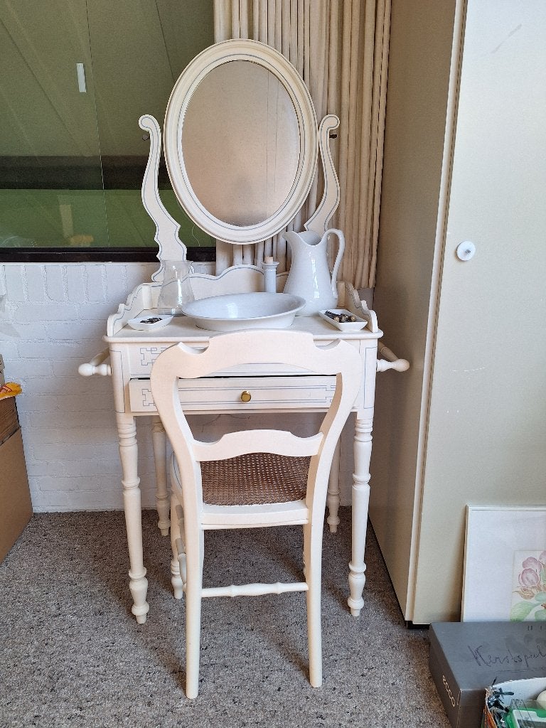 Antieke kaptafel, stoelen, bed en tafel in goede staat, Ophalen