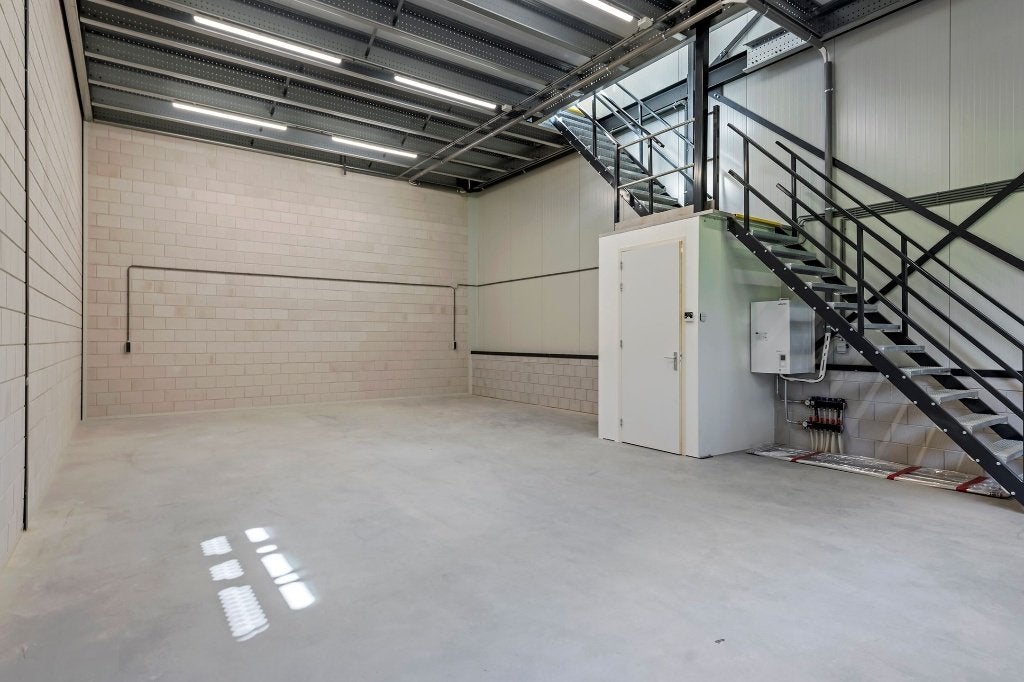 Bedrijfspand te huur in Tiel 90m2 beneden en 90m2 boven, Zakelijke goederen, Bedrijfs Onroerend goed, 180 m², Huur, Bedrijfsruimte