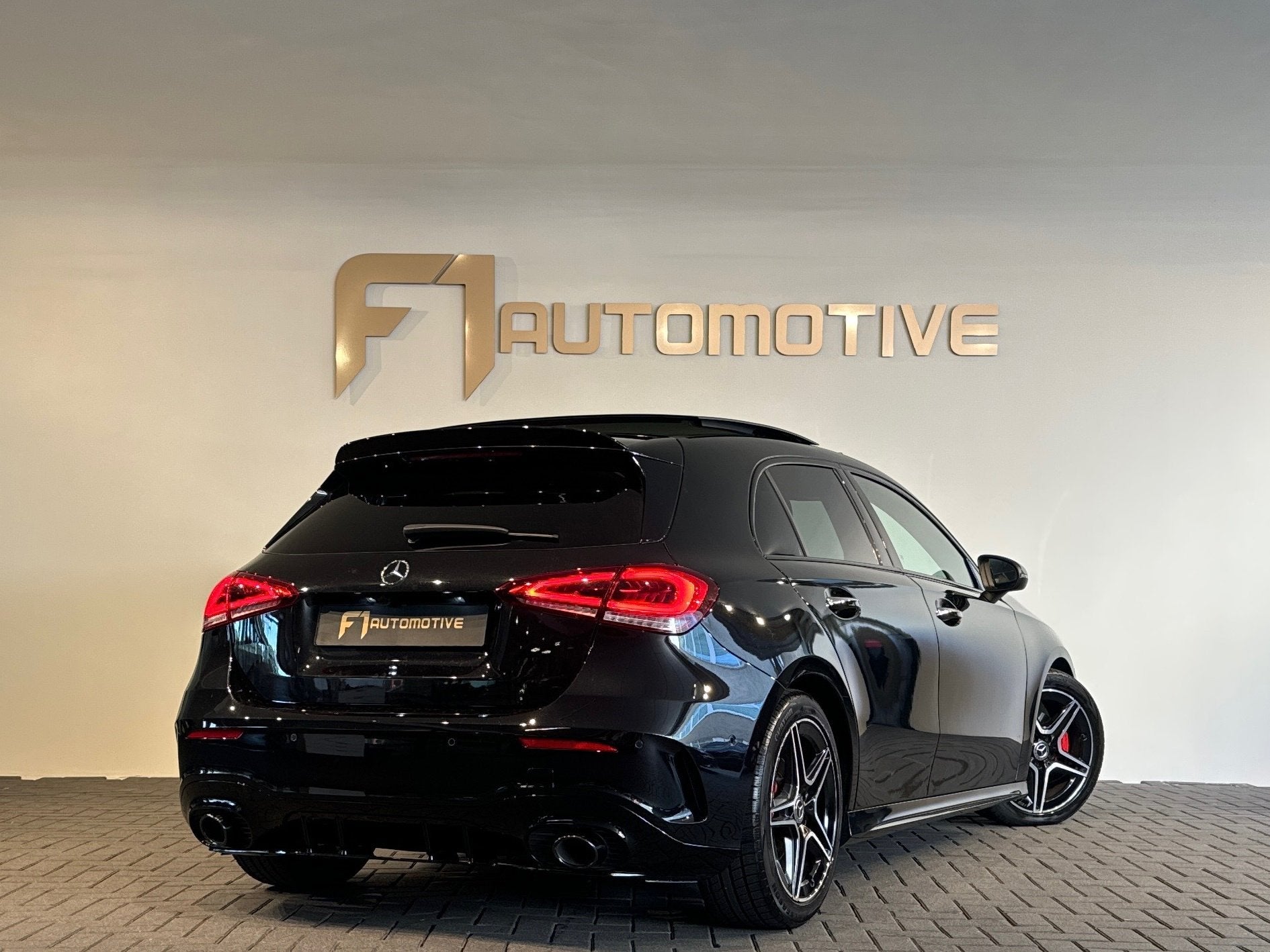 Mercedes-Benz A-klasse 200 Business AMG Pano|Sfeer|Memory, Auto's, Gebruikt, 4 cilinders, Bedrijf, 1600 kg