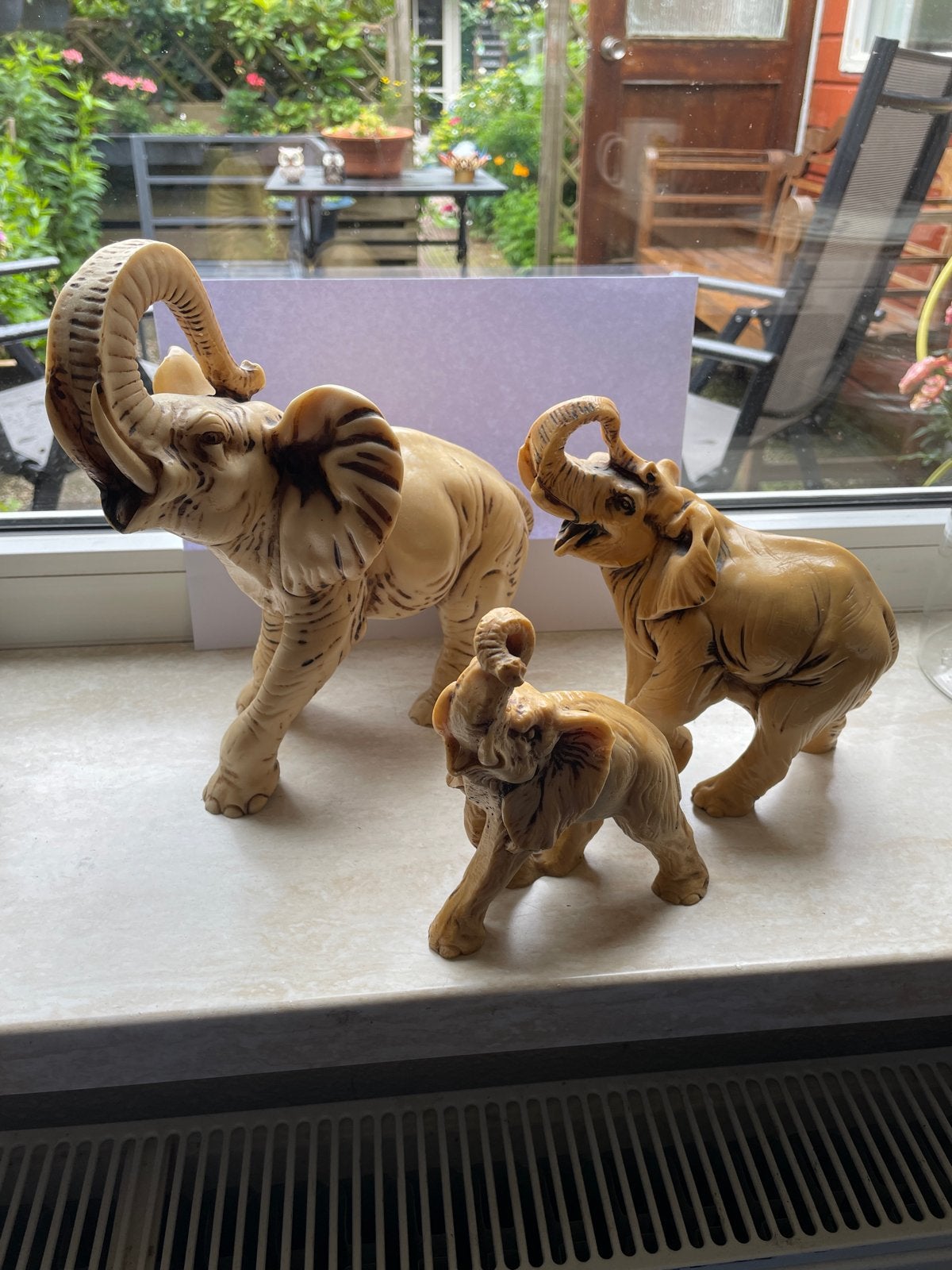 Set van 3 olifanten beeldjes, grootste 25cm, lichte schade, Verzamelen, Beelden en Beeldjes, Ophalen of Verzenden, Gebruikt, Dier