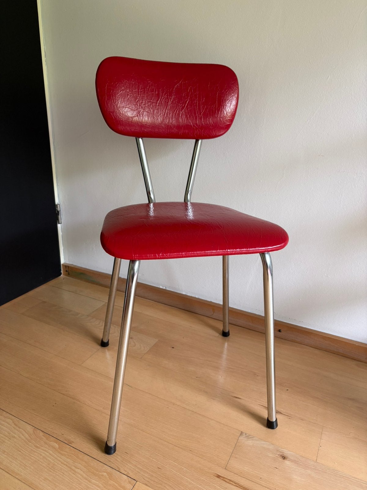 Vintage rode eettafelstoel, Huis en Inrichting, Stoelen, Ophalen, Gebruikt, Rood, Eén