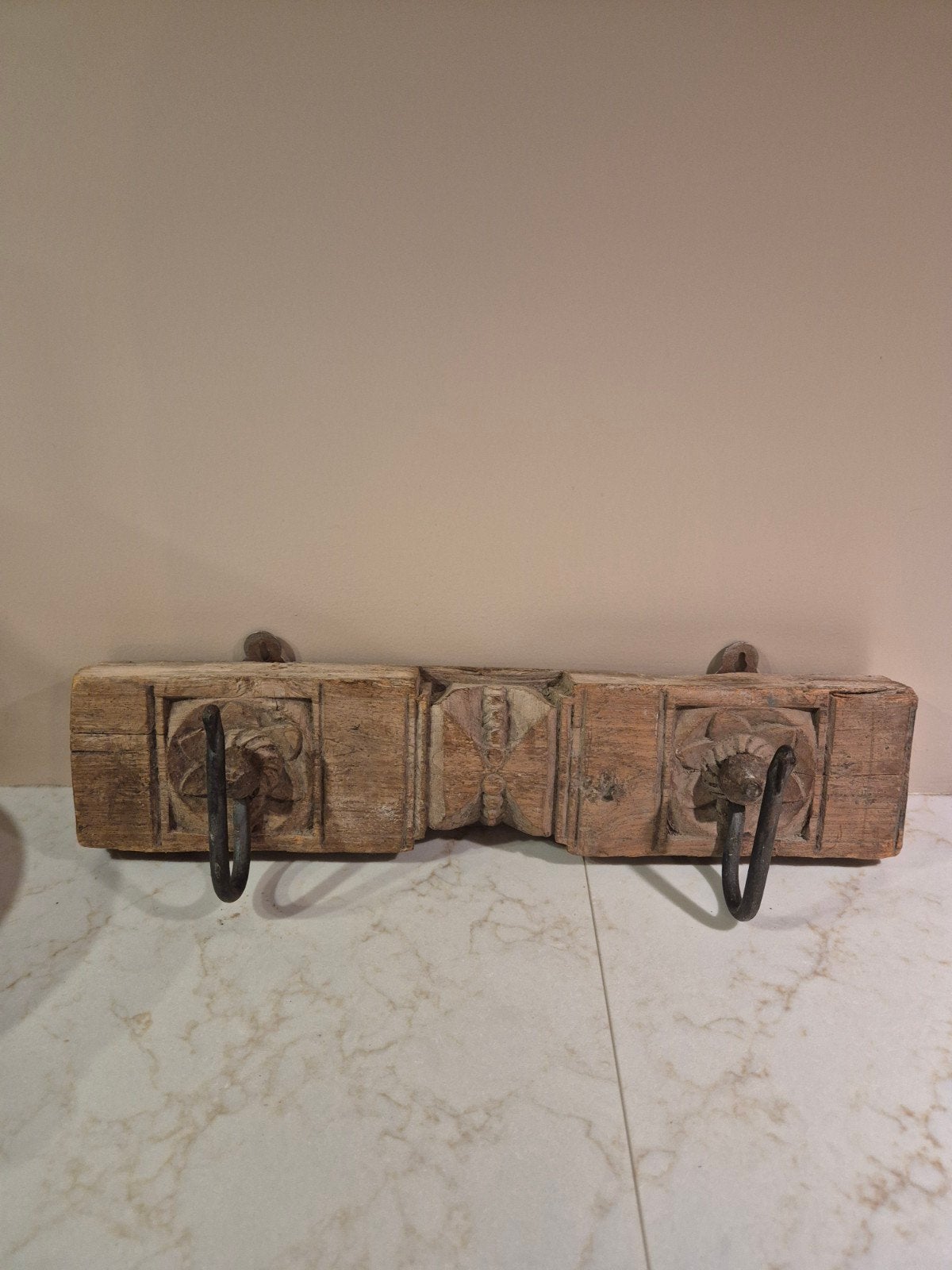 Vintage houten wandkapstok met metalen haken, Huis en Inrichting, Wandkapstok, Ophalen of Verzenden, Zo goed als nieuw, Minder dan 100 cm