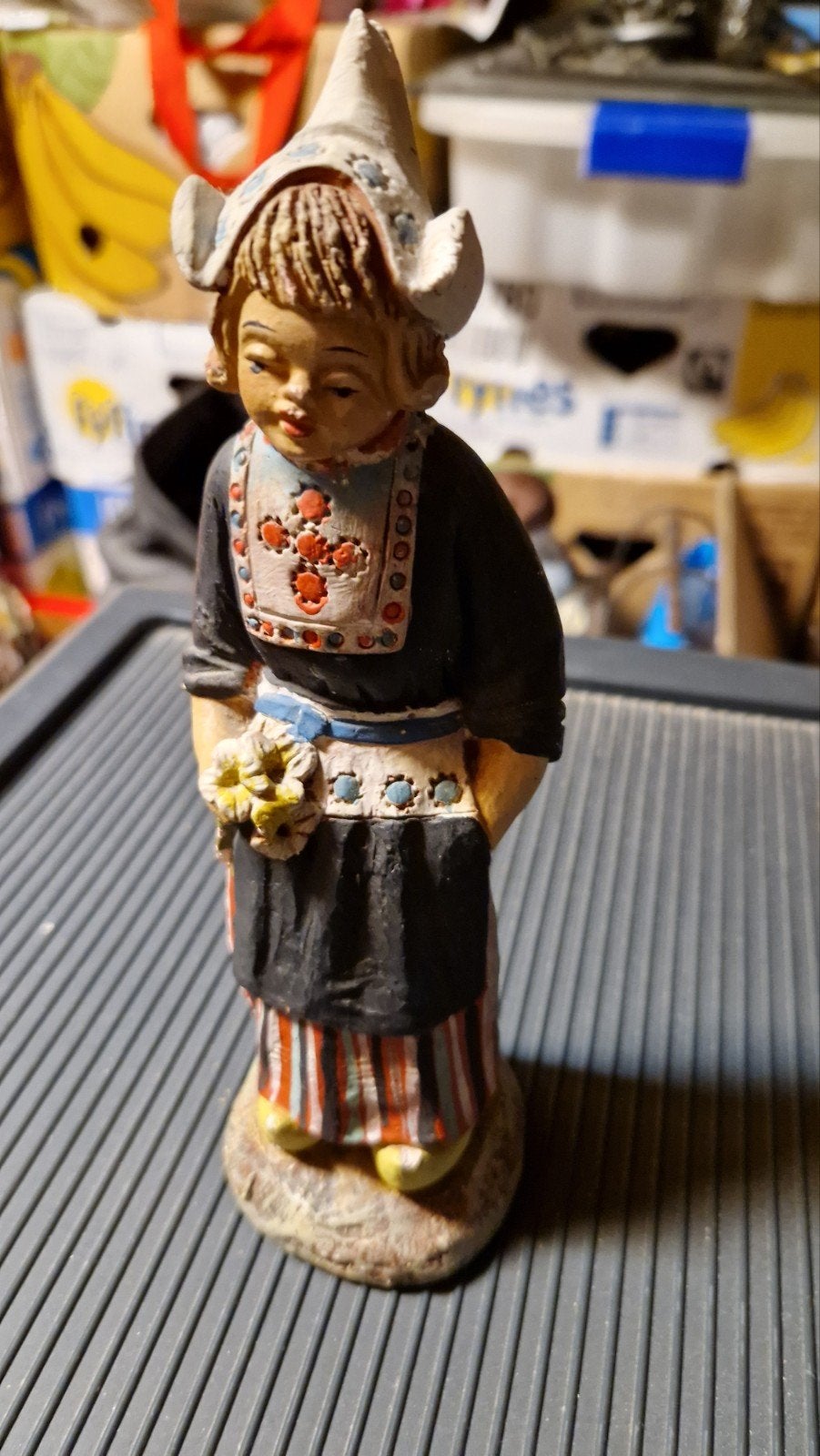 Oud Volendam beeldje - Vrouw in klederdracht, Verzamelen, Ophalen of Verzenden, Gebruikt, Mens