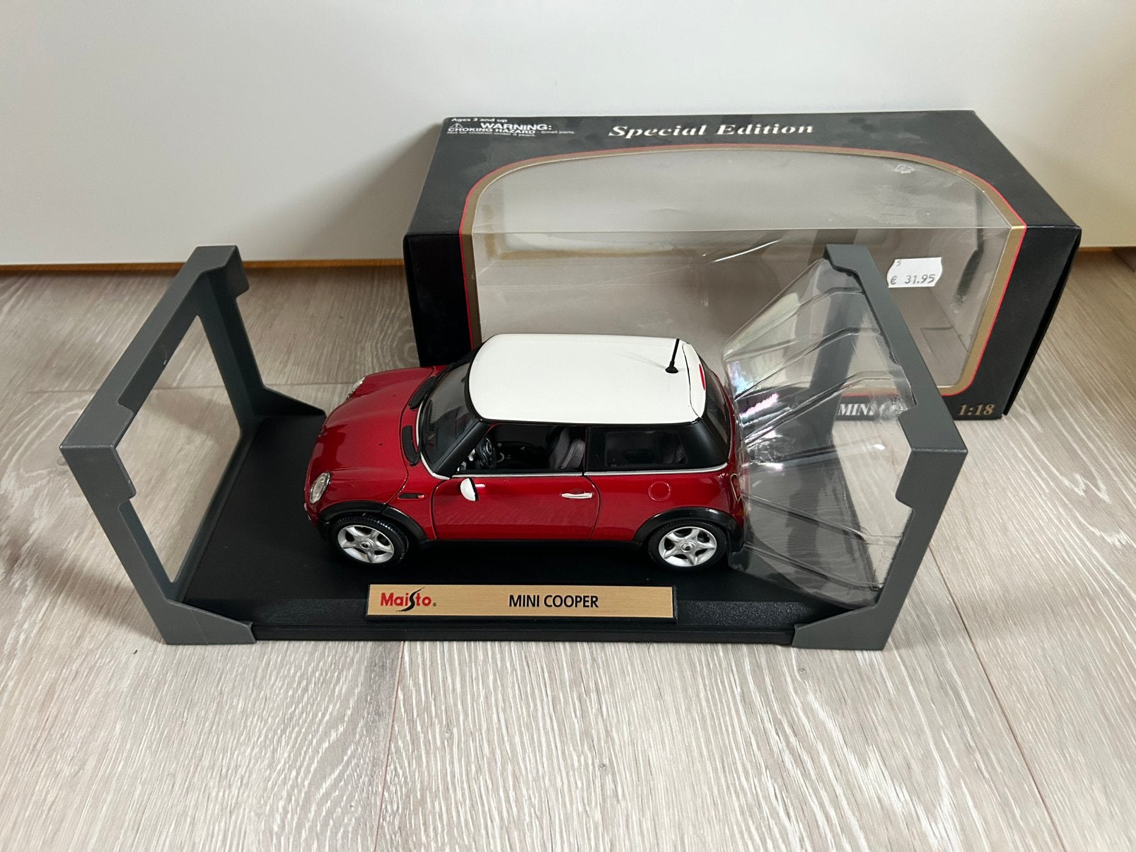 1:18 Maisto Mini Cooper Rood met wit dak In originele doos, Ophalen of Verzenden, Zo goed als nieuw, Auto, Maisto