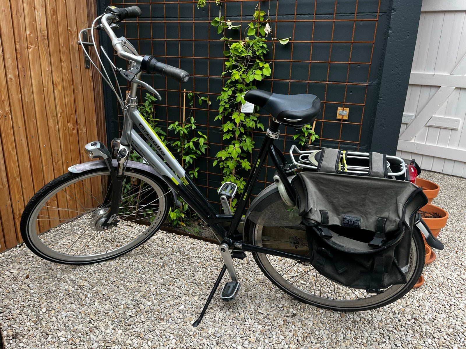 Gazelle damesfiets met fietstassen, Fietsen en Brommers, Ophalen, Velgrem, Versnellingen, Gazelle