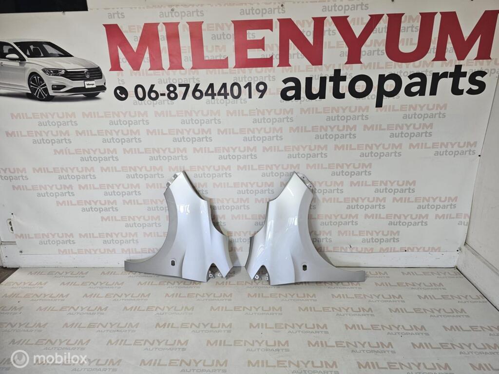 Spatbord imitatie links & rechts wit 176 Opel KARL ('15-'19), Auto-onderdelen, Opel, Nieuw, Ophalen of Verzenden, Spatborden