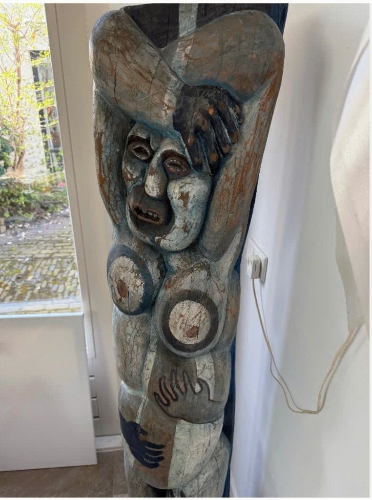 Expressionistische Brutalistische sculptuur vrouw totem, Ophalen, Blauw, Beeld, Hout