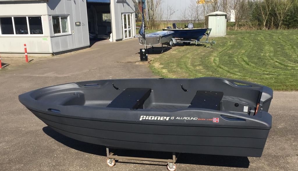 Pioner 15 Allround dark-line nu met Gratis kussenset!, Watersport en Boten, Overige merken, Buitenboordmotor, Nieuw, Kussenset