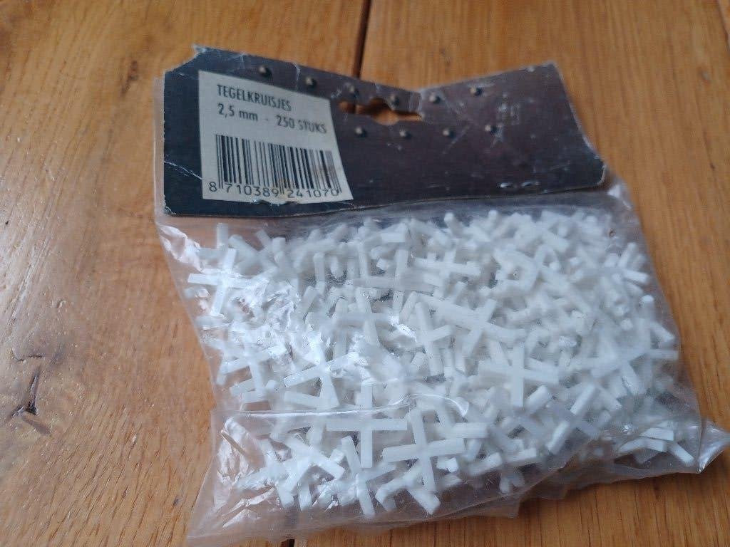 250 tegelkruisjes 2,5 mm. Nieuw, Overige materialen, Nieuw, Minder dan 20 cm, 10 m² of meer