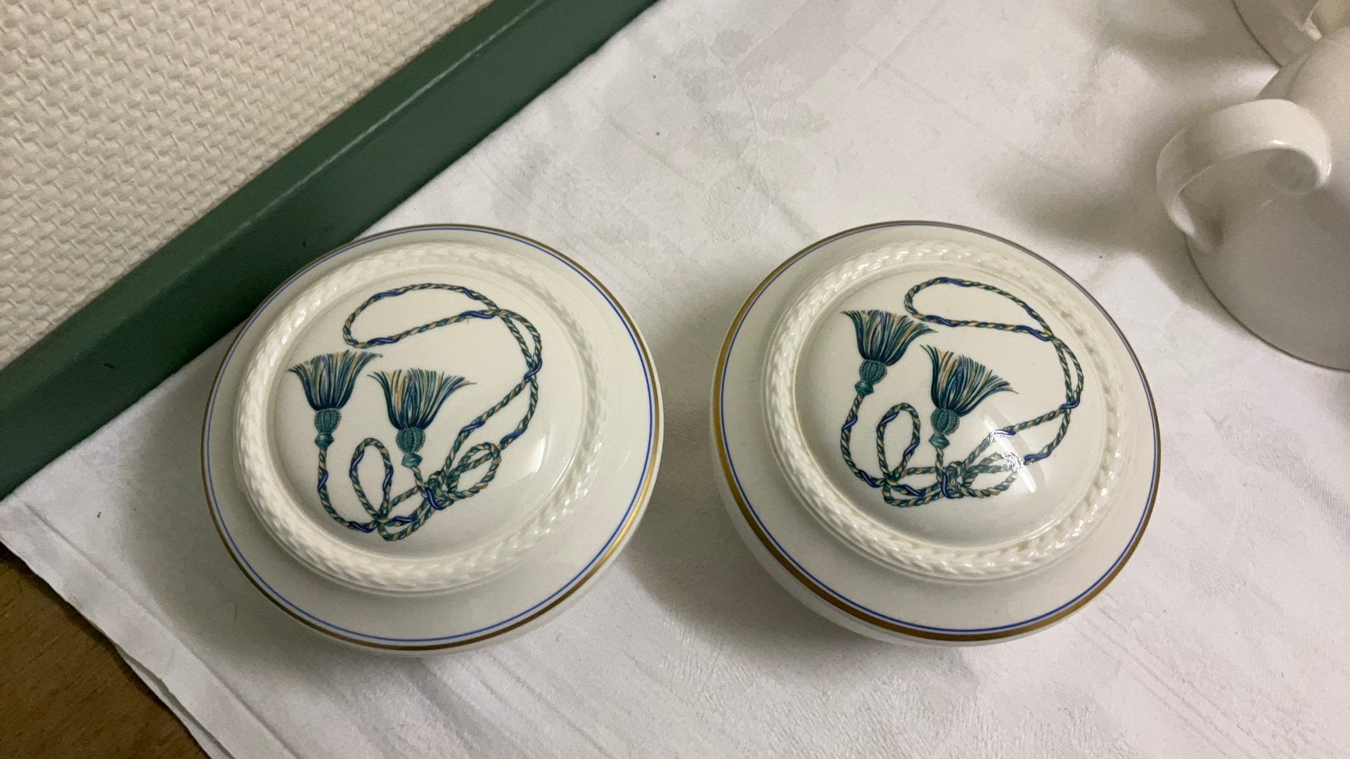 Villeroy en boch deccor verdi, bonbon dozen, Ophalen of Verzenden, Overige stijlen, Porselein, Schaal of Schalen