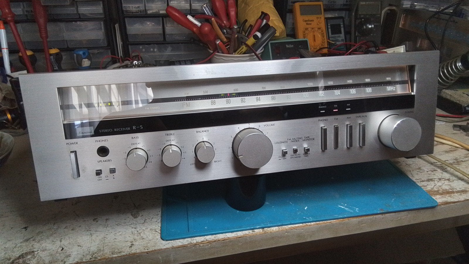 Sansui R-5 AM-FM RECEIVER.  ZILVERKLEURIG., Gebruikt, Ophalen, Overige merken, Minder dan 60 watt