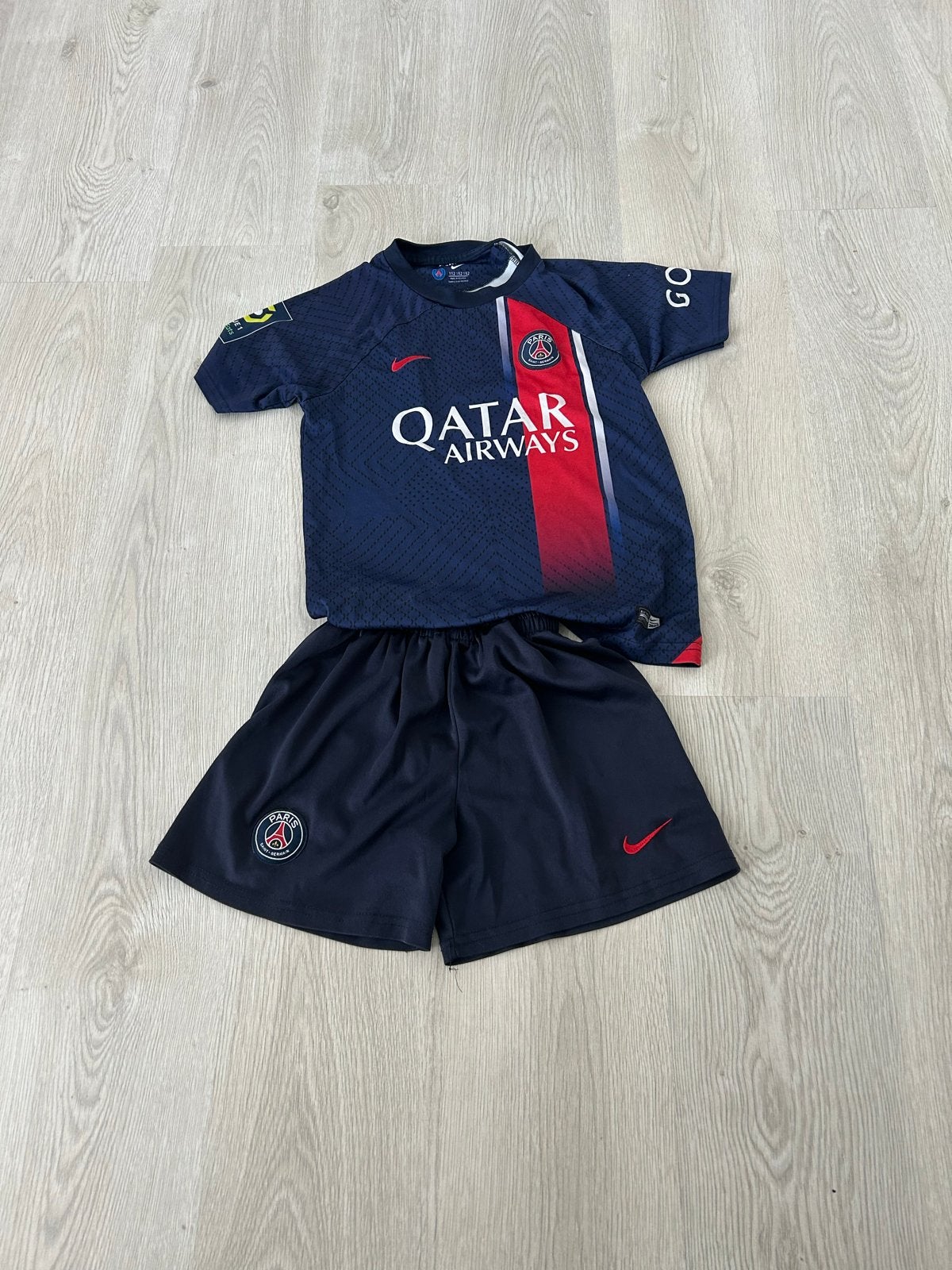 PSG Voetbaltenue voor Kinderen - Thuis tenue, Ophalen of Verzenden, Zo goed als nieuw, Jongen of Meisje